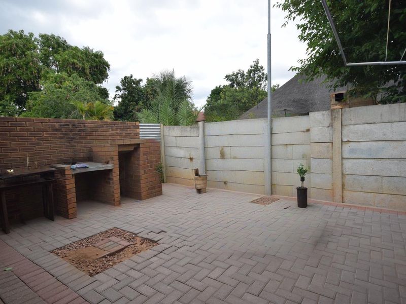 Neat 2-Bedroom Townhouse with Double-Volume Living Space in a Secure, Convenient Location - Photo 2