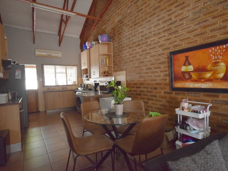 Neat 2-Bedroom Townhouse with Double-Volume Living Space in a Secure, Convenient Location - Photo 5