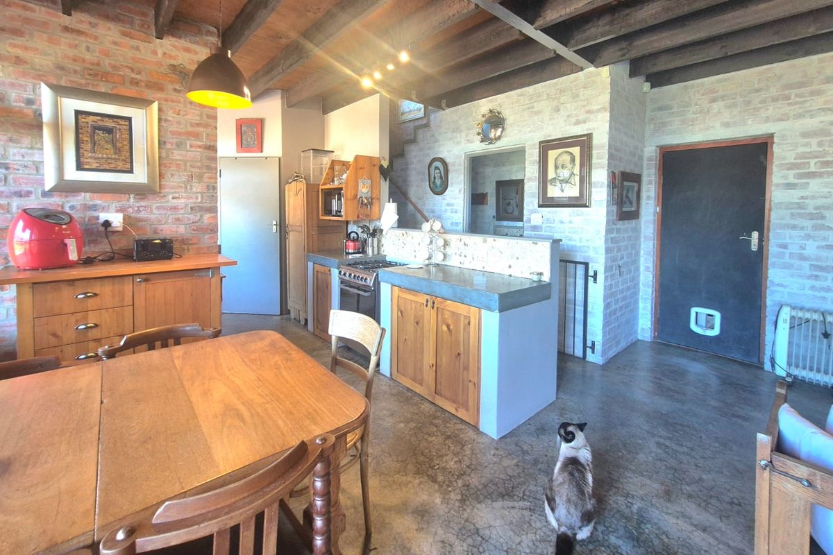 Charming open-plan home with mountain views in King George Park - Photo 3