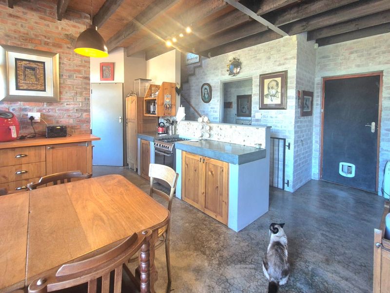 Charming open-plan home with mountain views in King George Park - Photo 3