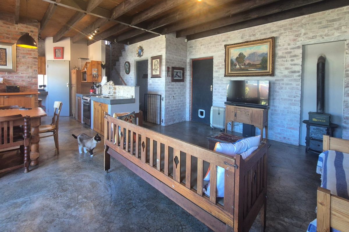 Charming open-plan home with mountain views in King George Park - Photo 4