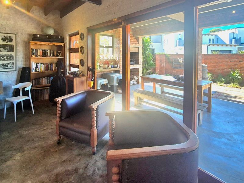 Charming open-plan home with mountain views in King George Park - Photo 6