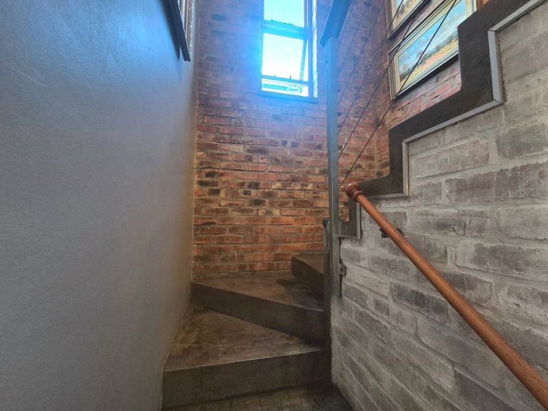 Charming open-plan home with mountain views in King George Park - Photo 8