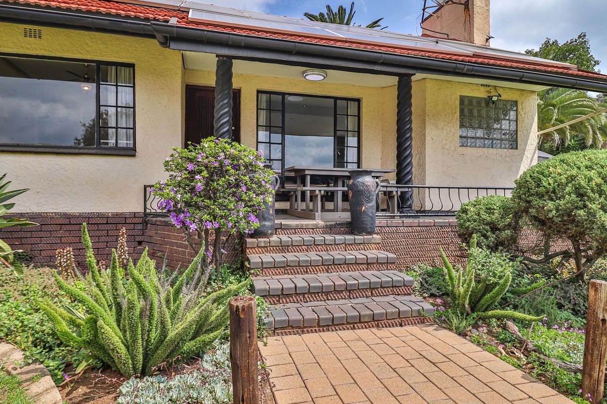 Spacious Home in boomed section of Croydon - Photo 5
