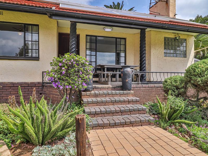 Spacious Home in boomed section of Croydon - Photo 5