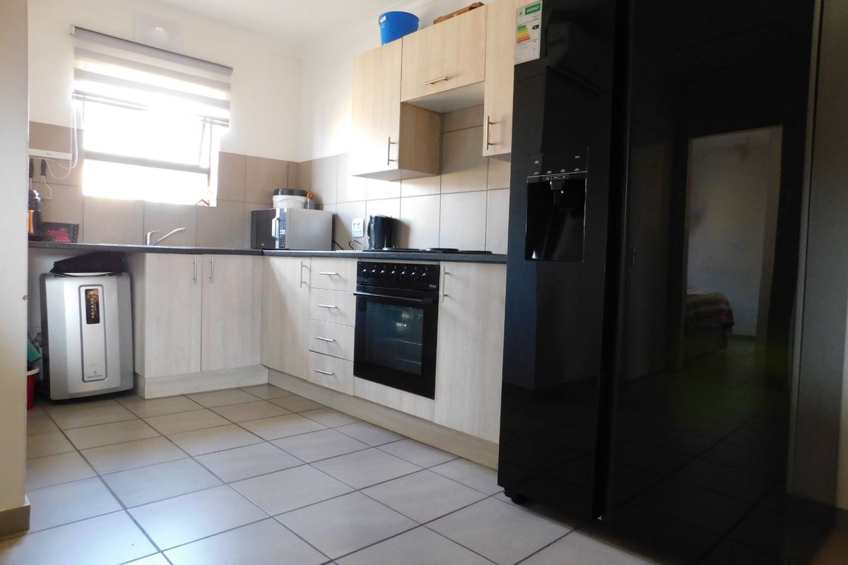 Modern 2-Bedroom Apartment for Sale in The Pines – Bright, Secure & Perfectly Located - Photo 2