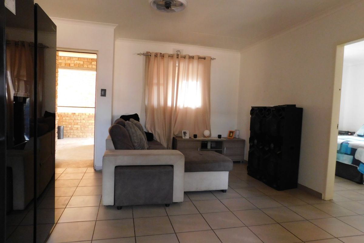 Modern 2-Bedroom Apartment for Sale in The Pines – Bright, Secure & Perfectly Located - Photo 5
