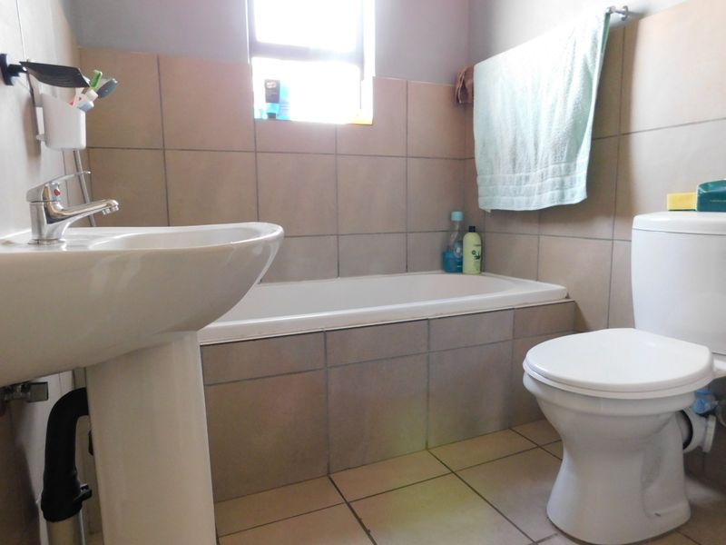 Modern 2-Bedroom Apartment for Sale in The Pines – Bright, Secure & Perfectly Located - Photo 10