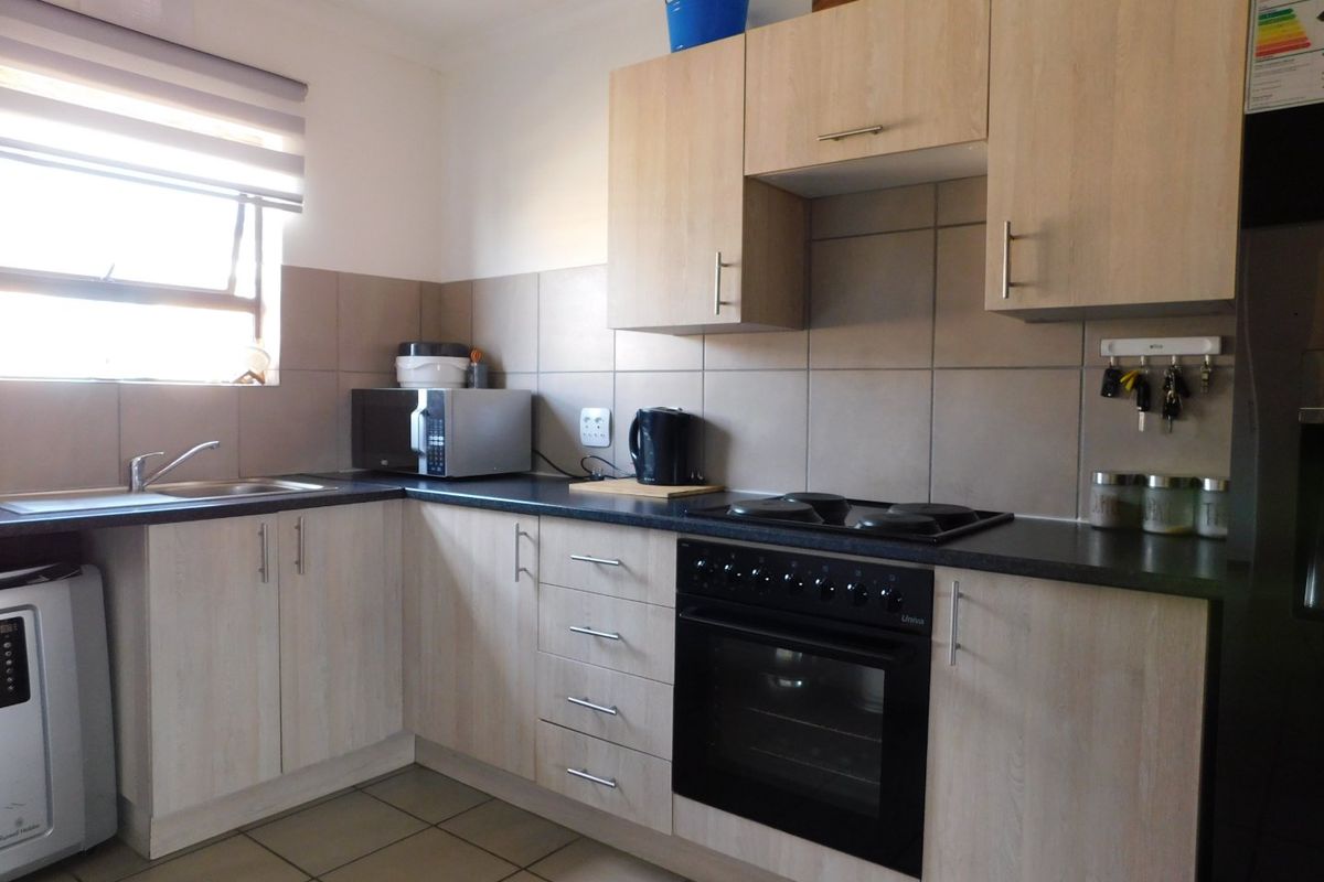 Modern 2-Bedroom Apartment for Sale in The Pines – Bright, Secure & Perfectly Located - Photo 3