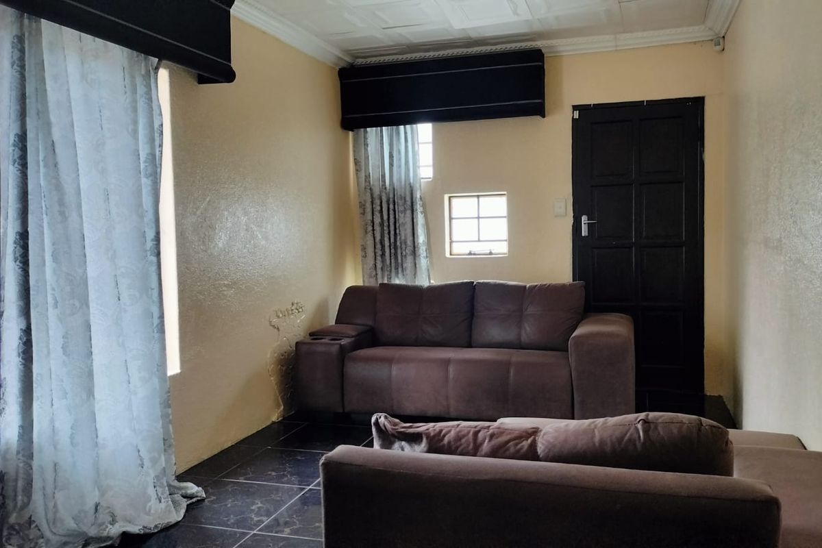 3 Bedroom House for Sale - Photo 2