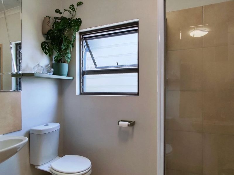 2 Bedroom Apartment / Flat for Sale – Greenstone Hill - Photo 8