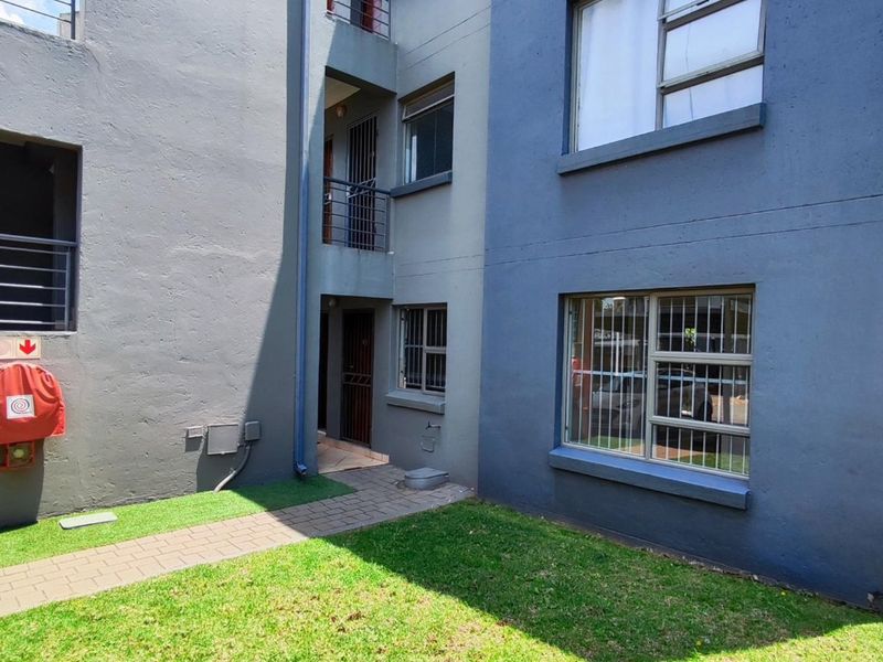 2 Bedroom Apartment / Flat for Sale – Greenstone Hill - Photo 6