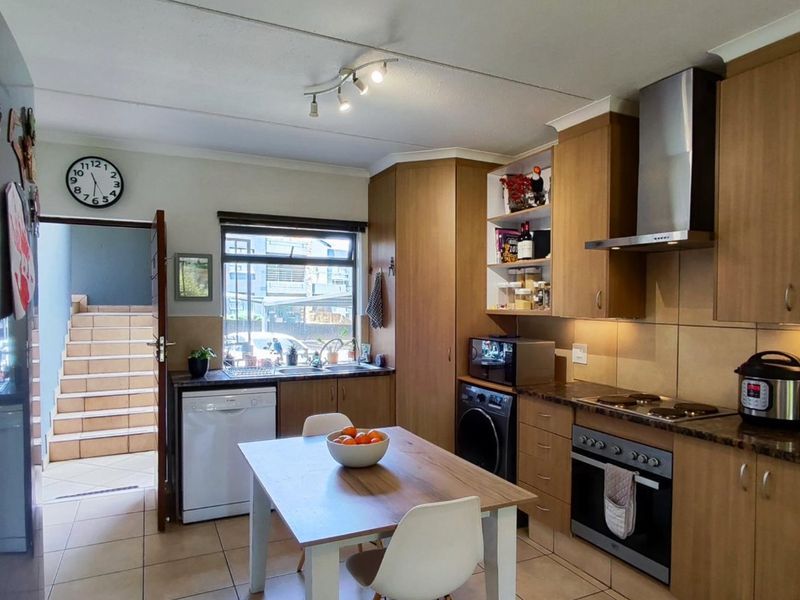 2 Bedroom Apartment / Flat for Sale – Greenstone Hill - Photo 3