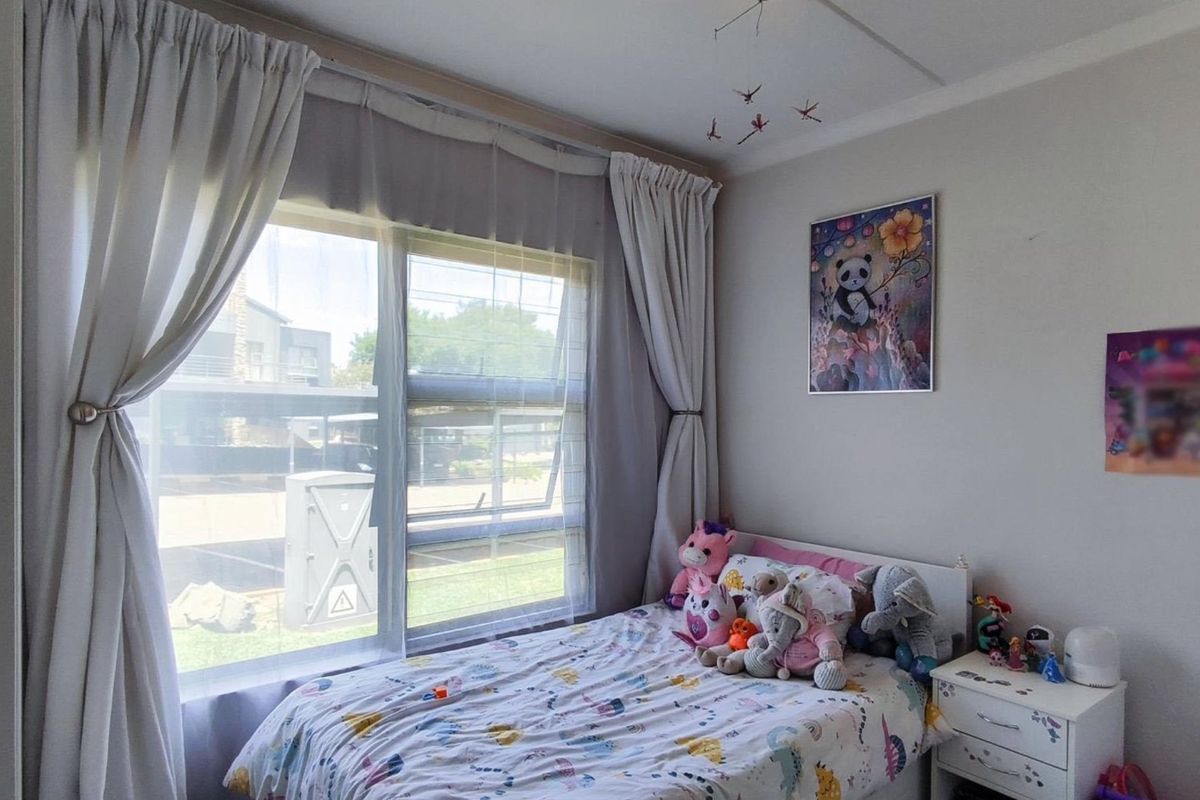 2 Bedroom Apartment / Flat for Sale – Greenstone Hill - Photo 4