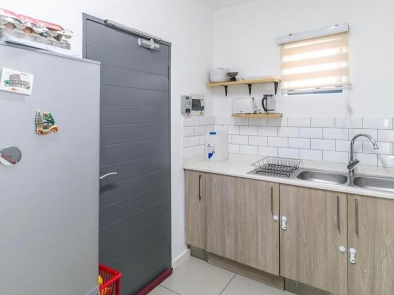 Modern 2 Bedrooms , 2 Bathrooms Apartment for Sale in Halfway Gardens - Photo 3