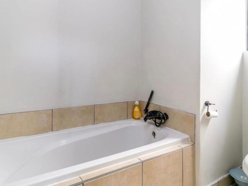 Modern 2 Bedrooms , 2 Bathrooms Apartment for Sale in Halfway Gardens - Photo 10