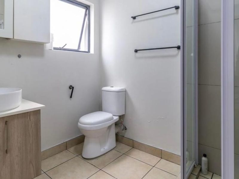 Modern 2 Bedrooms , 2 Bathrooms Apartment for Sale in Halfway Gardens - Photo 8