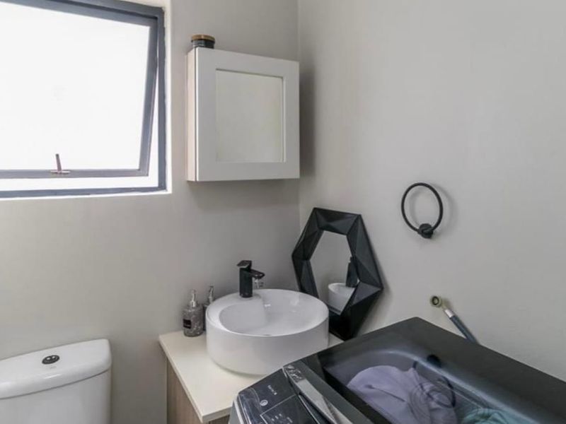 Modern 2 Bedrooms , 2 Bathrooms Apartment for Sale in Halfway Gardens - Photo 7