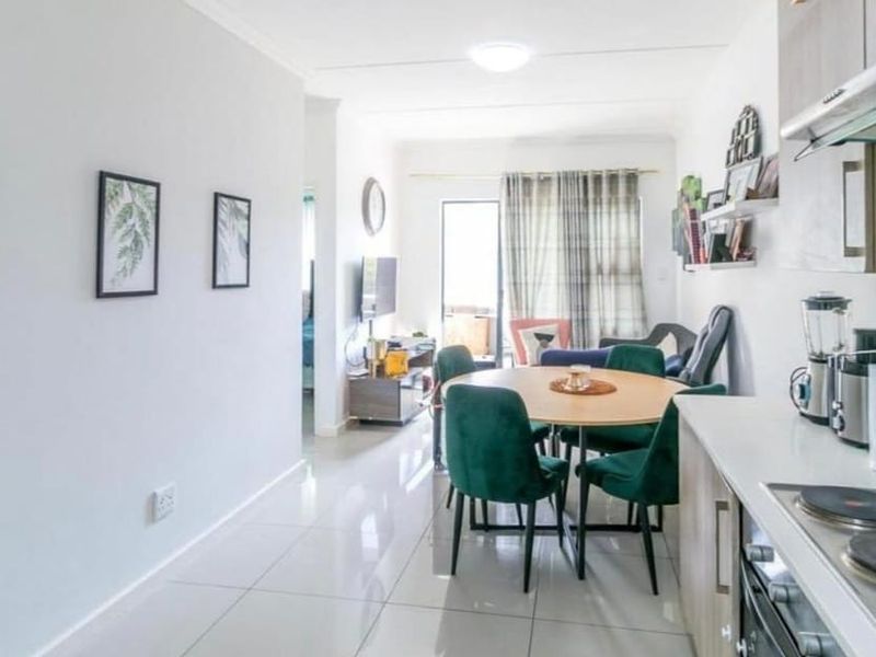 Modern 2 Bedrooms , 2 Bathrooms Apartment for Sale in Halfway Gardens - Photo 4