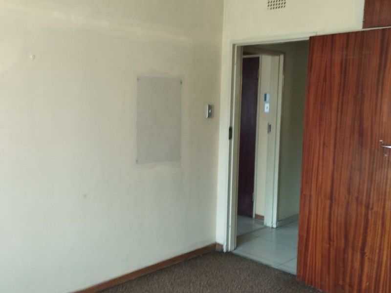 home in tasbet with two bedroom cottage and lapa- ideal buy for the investor  - Photo 5