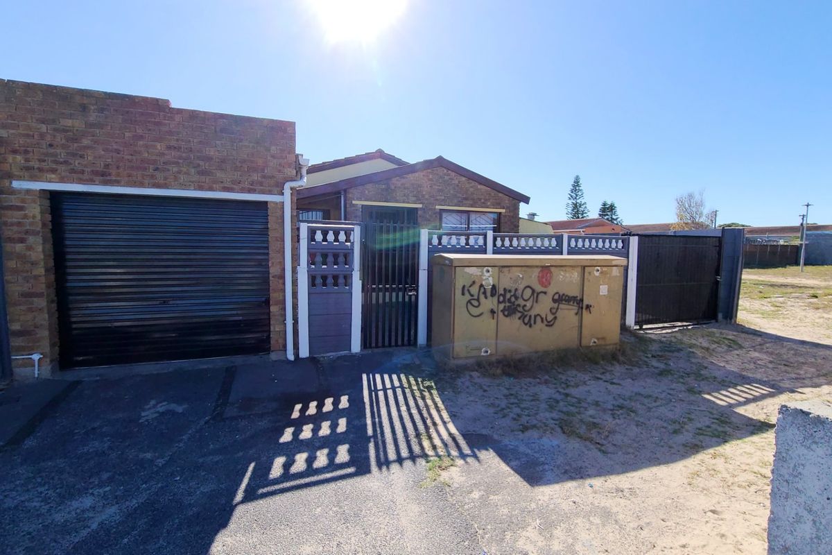 Three bedroom home in Belhar Musicals - Photo 3