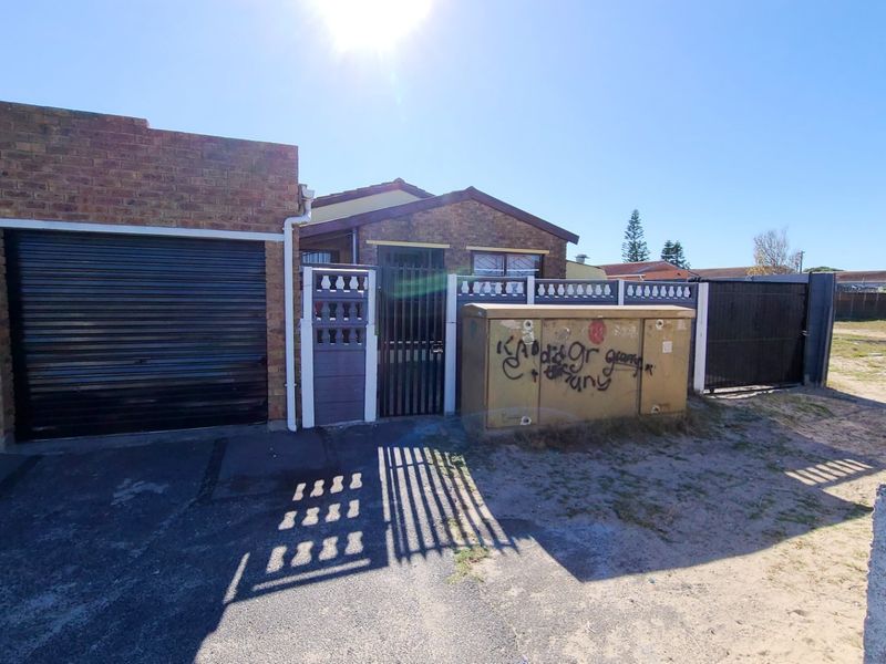 Three bedroom home in Belhar Musicals - Photo 3