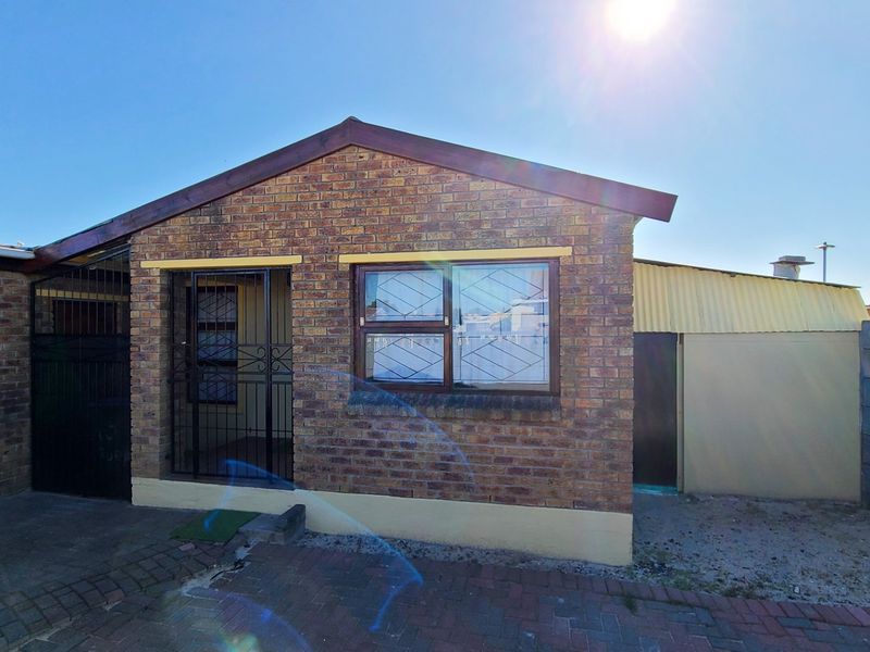 Three bedroom home in Belhar Musicals - Photo 4