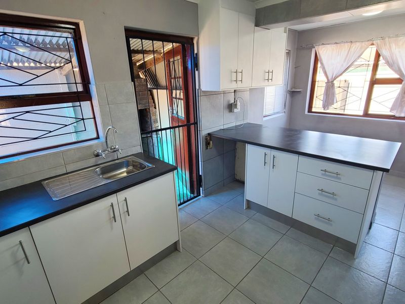 Three bedroom home in Belhar Musicals - Photo 10