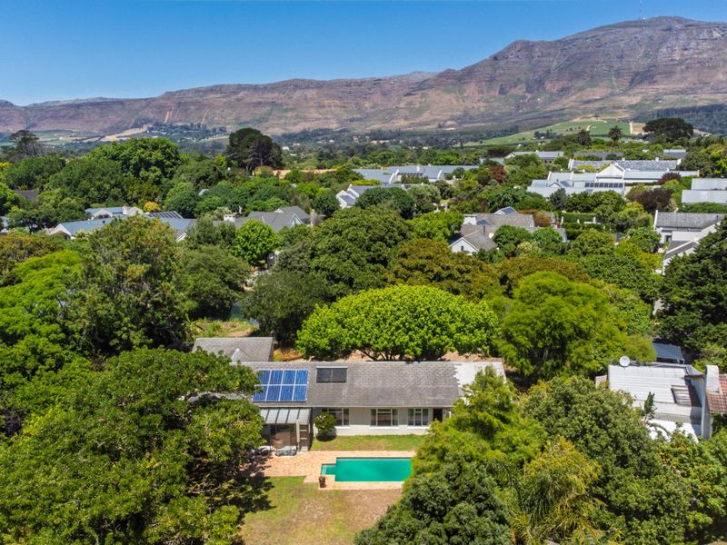 A family home in Constantia that listens to your lifestyle - Photo 4