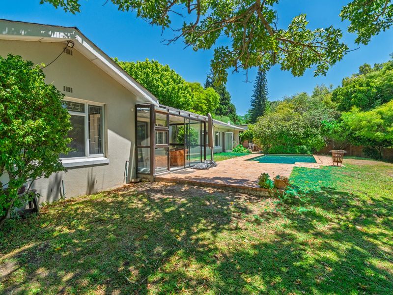 A family home in Constantia that listens to your lifestyle - Photo 2