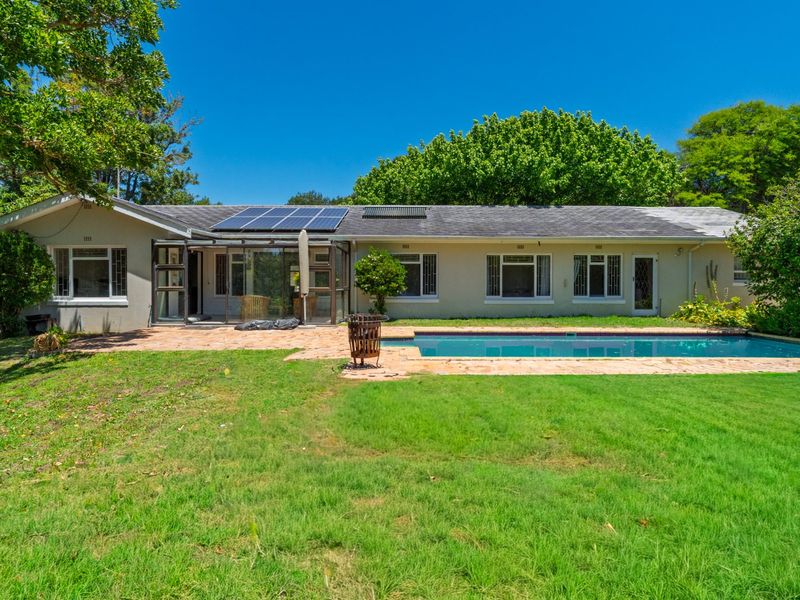 A family home in Constantia that listens to your lifestyle - Photo 3