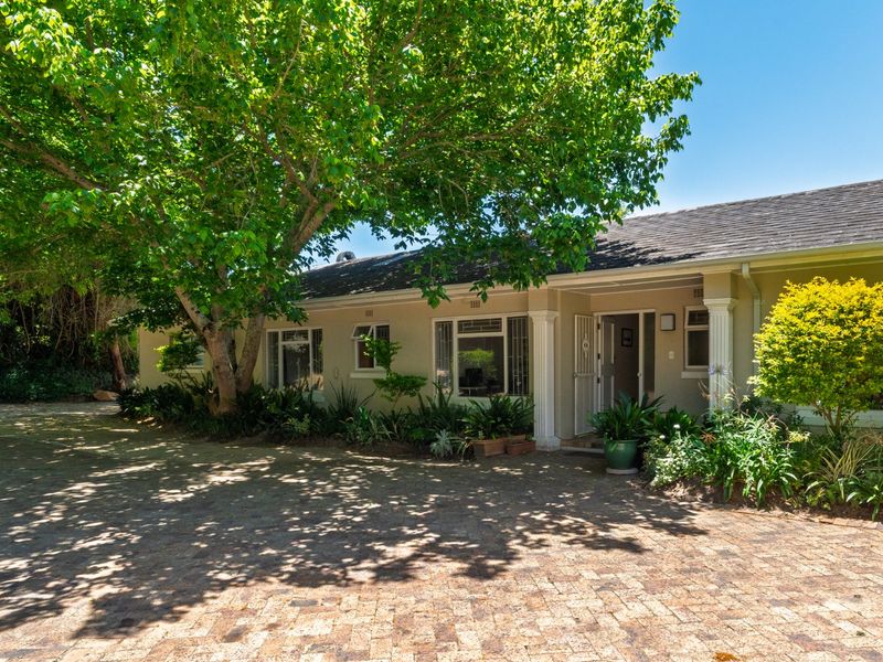 A family home in Constantia that listens to your lifestyle - Photo 8