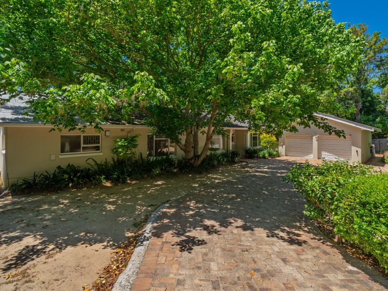 A family home in Constantia that listens to your lifestyle - Photo 7