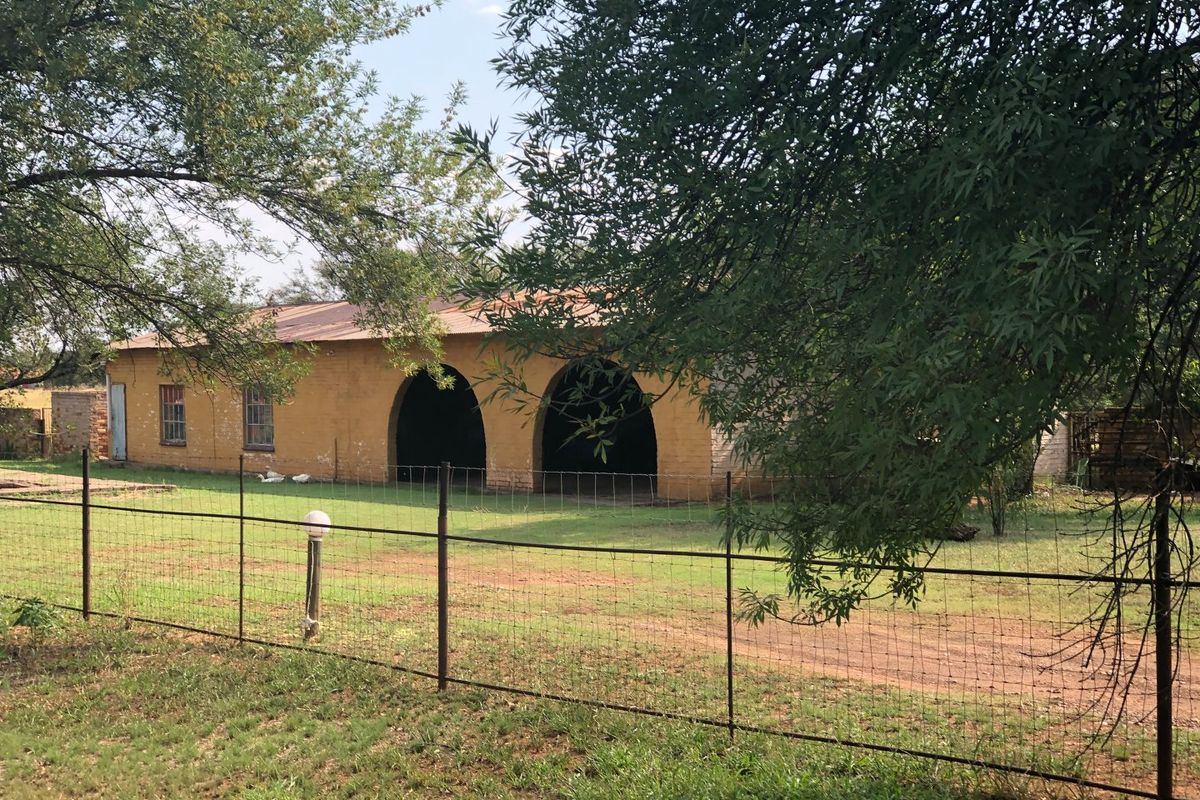 3 BEDROOM SMALLHOLDING FOR SALE IN ROSASHOF AH - Photo 2