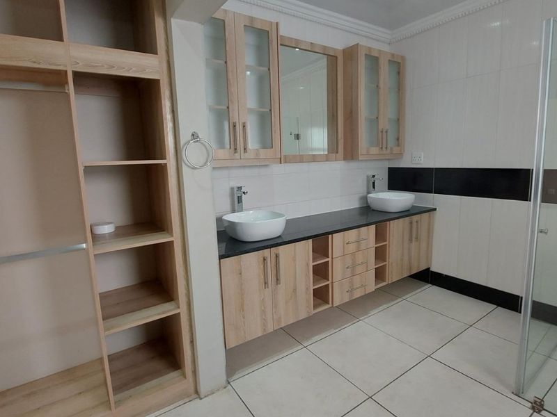 Location, Location, Location! - Photo 7