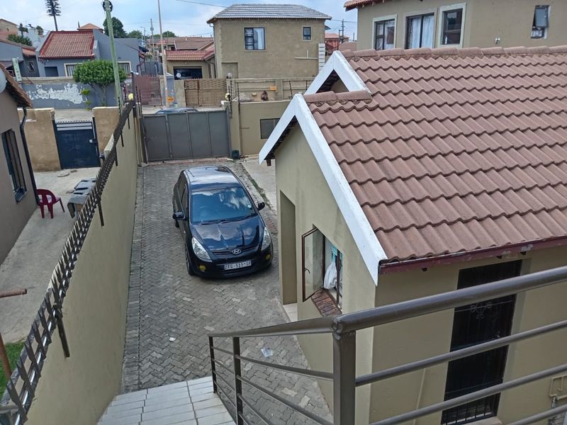 7 bedrooms 6 bath investment house  for sale - Photo 8