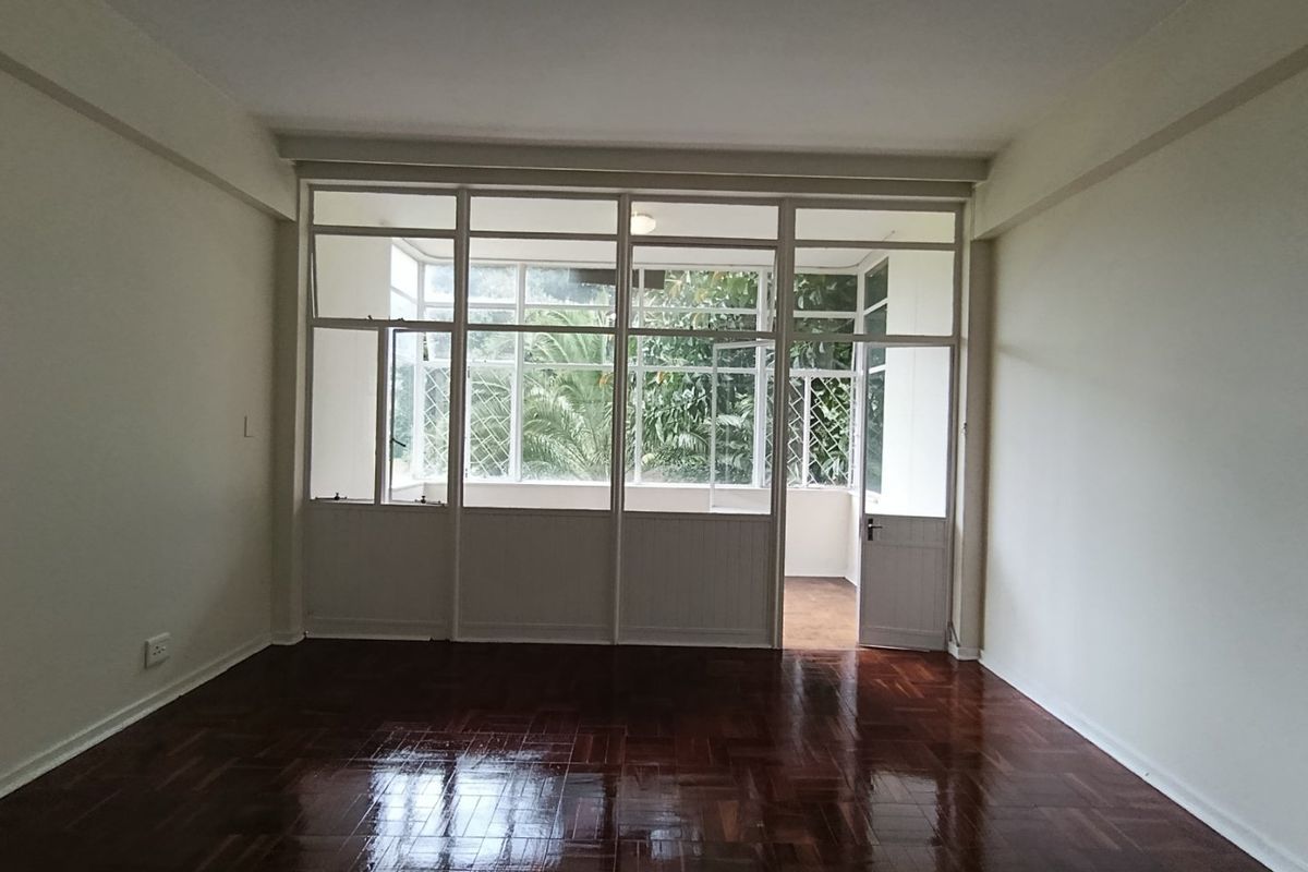 3 bed /2 bath apartment is secure complex, Parktown - Photo 4