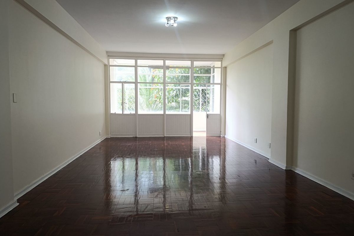 3 bed /2 bath apartment is secure complex, Parktown - Photo 3