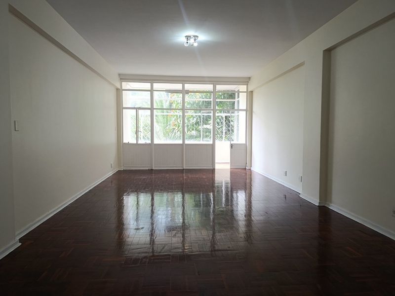 3 bed /2 bath apartment is secure complex, Parktown - Photo 3