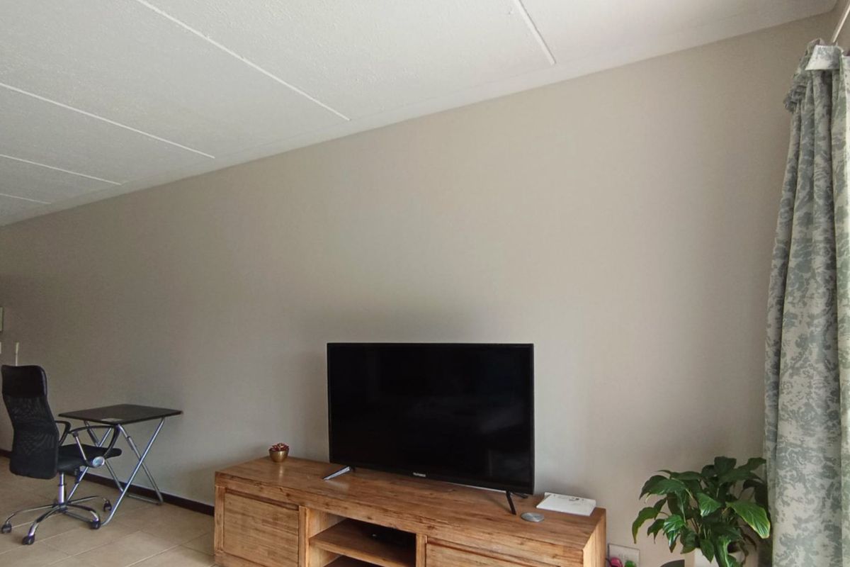 2 Bedroom Apartment / Flat for Sale – Greenstone Hill - Photo 3