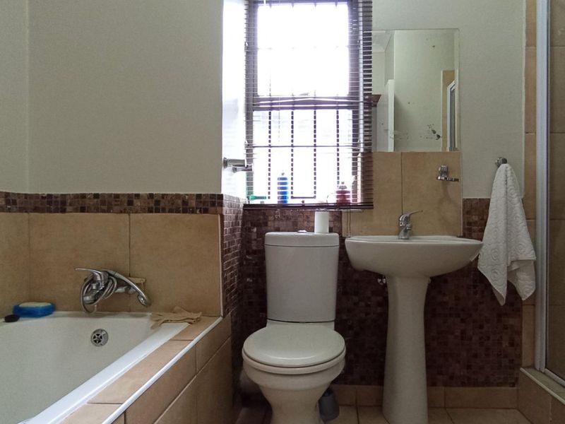 2 Bedroom Apartment / Flat for Sale – Greenstone Hill - Photo 8