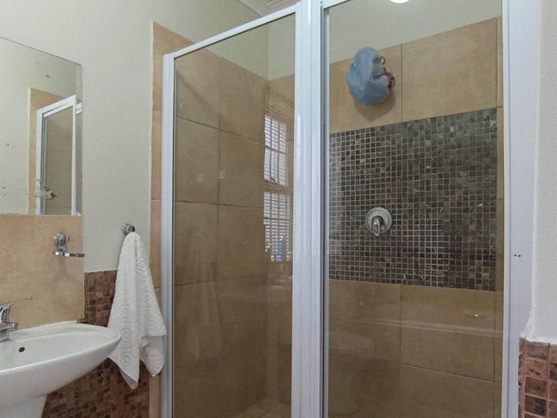 2 Bedroom Apartment / Flat for Sale – Greenstone Hill - Photo 7