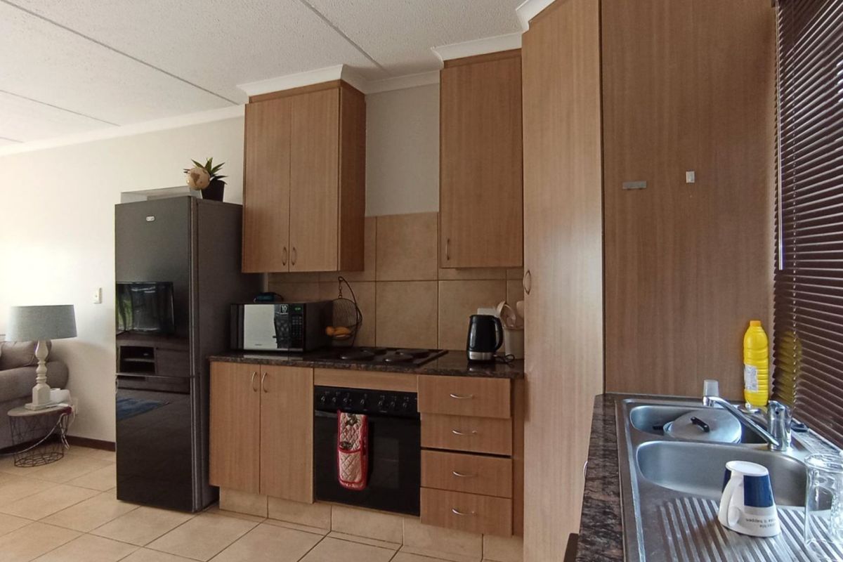 2 Bedroom Apartment / Flat for Sale – Greenstone Hill - Photo 2