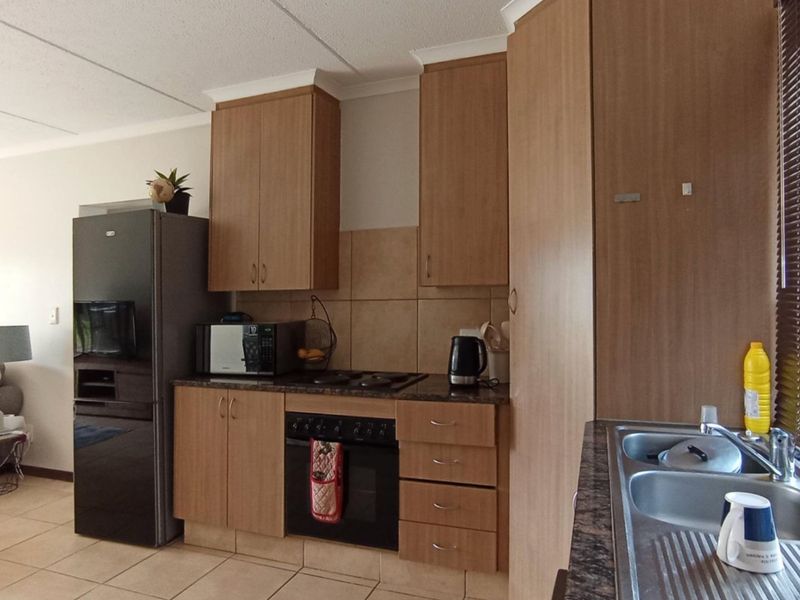 2 Bedroom Apartment / Flat for Sale – Greenstone Hill - Photo 2