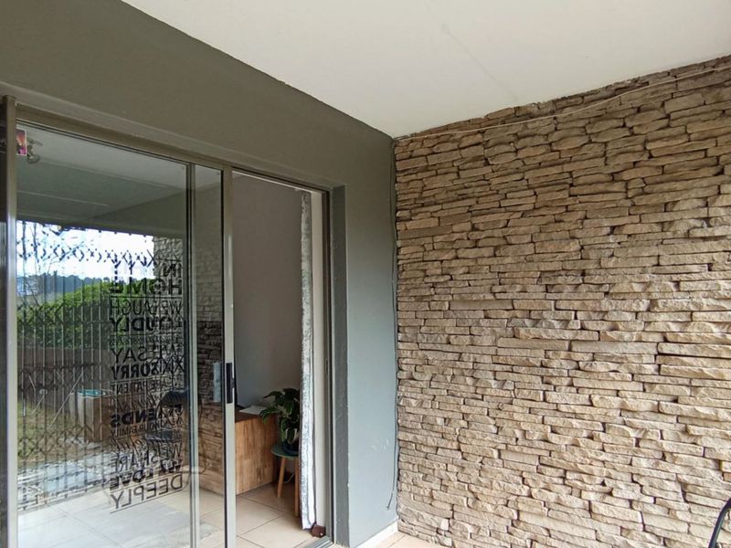 2 Bedroom Apartment / Flat for Sale – Greenstone Hill - Photo 5