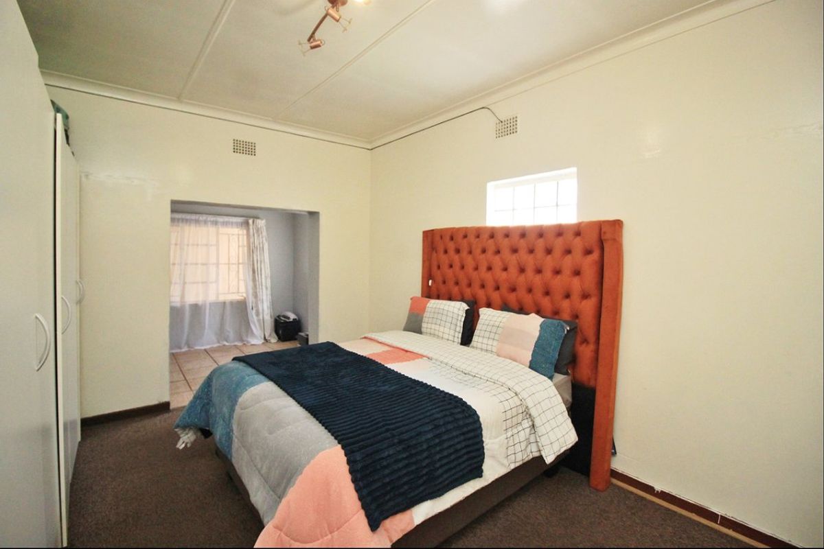 Charming 3-Bedroom Home for Sale – Spacious Stand & Great Extras! - Photo 5