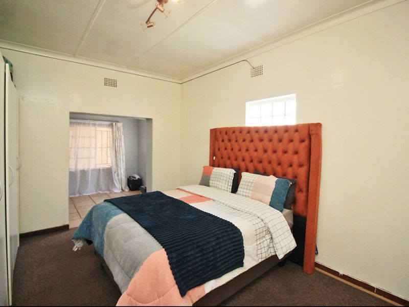 Charming 3-Bedroom Home for Sale – Spacious Stand & Great Extras! - Photo 5