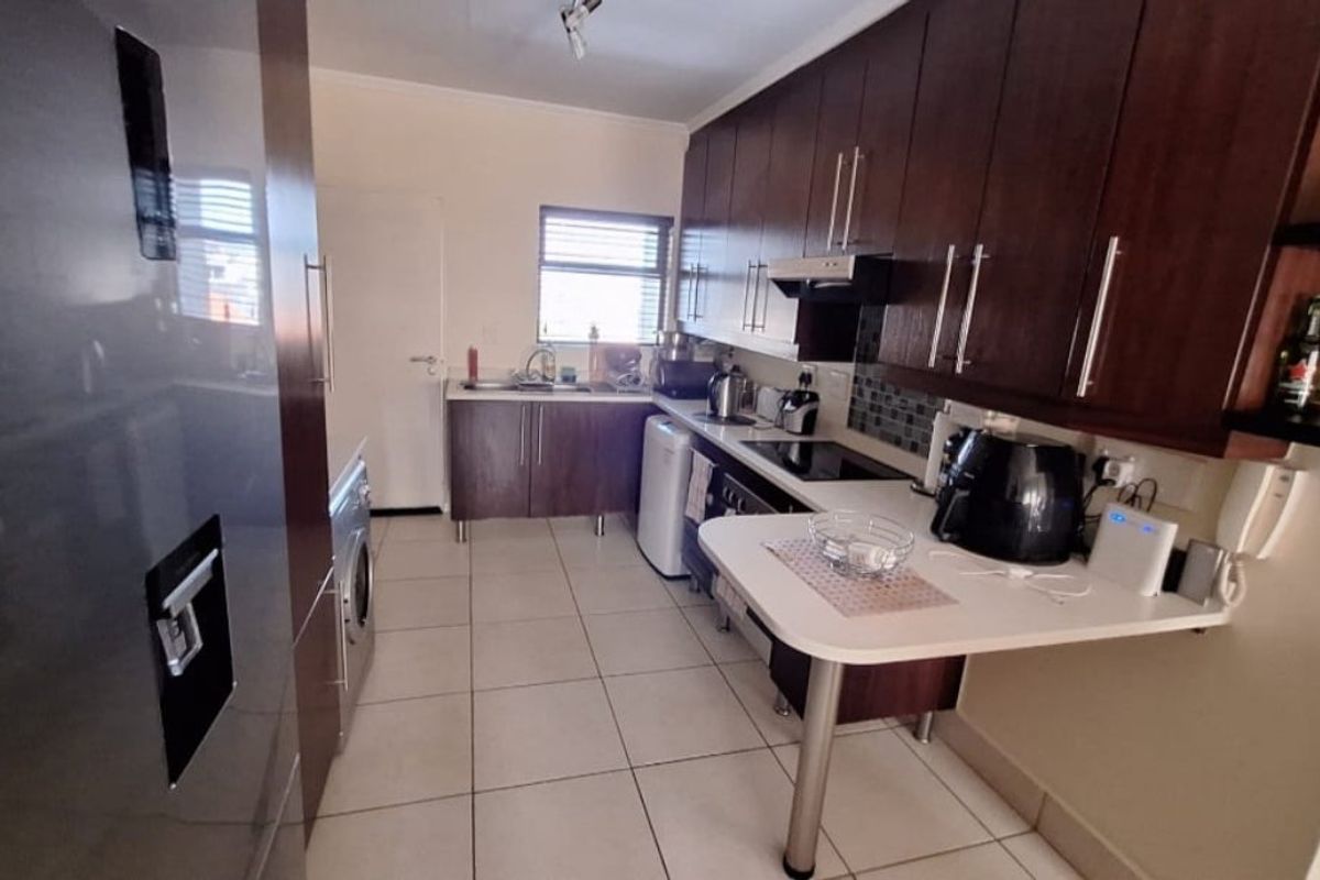 Modern 2-Bed Flat for Sale – Great Amenities & Secure Living - Photo 2