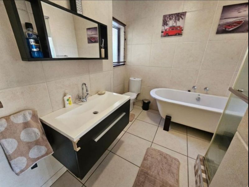 Modern 2-Bed Flat for Sale – Great Amenities & Secure Living - Photo 5