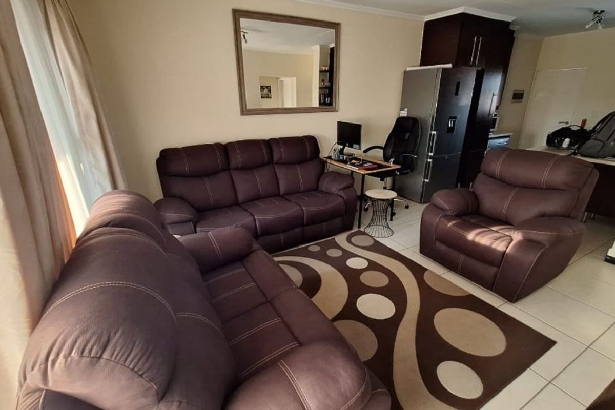 Modern 2-Bed Flat for Sale – Great Amenities & Secure Living - Photo 4